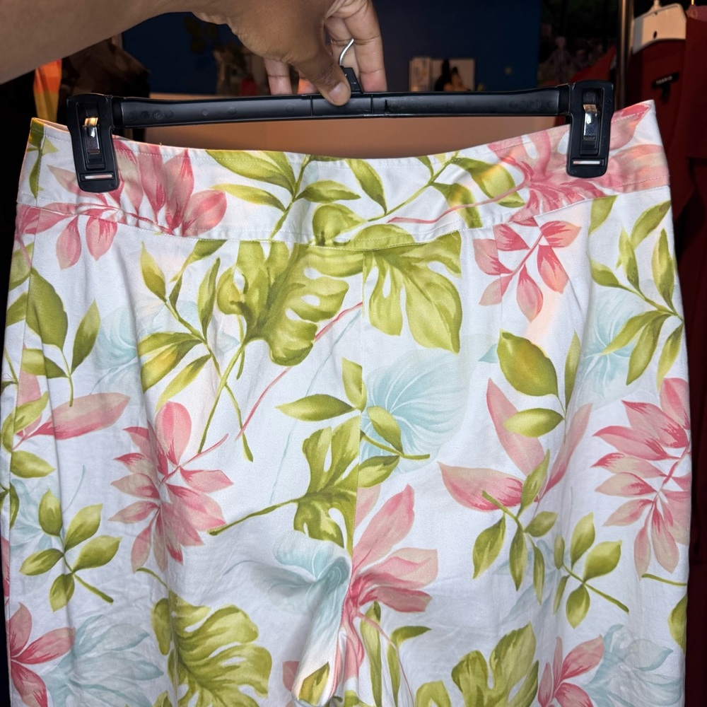 Talbots Stretch size 16 Pink and Green Floral Cropped Pants - Picture 5 of 6